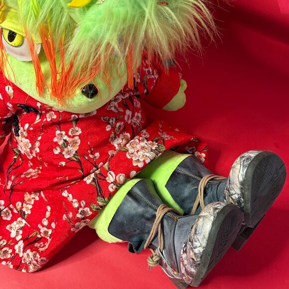 Artsy Leather Booties with Newsprint Magic: Retro TMA Eyes Statement Shoes - Picture 1 of 12